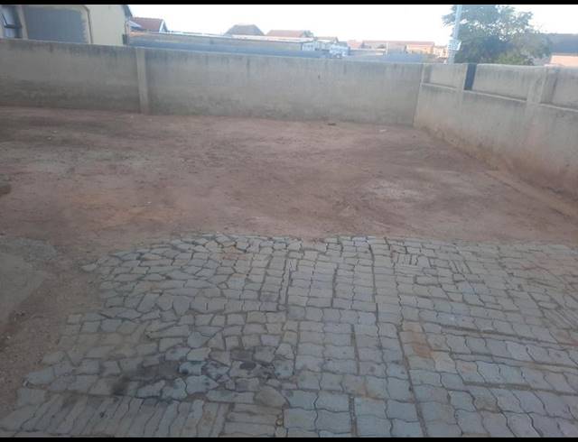 2 BEDROOM HOUSE FOR SALE IN LAKESIDE